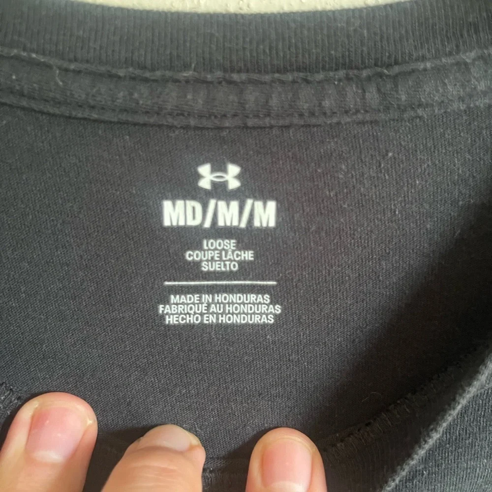 Men’s M Black Under Armour Loose Fit Athletic Casual Tee Shirt